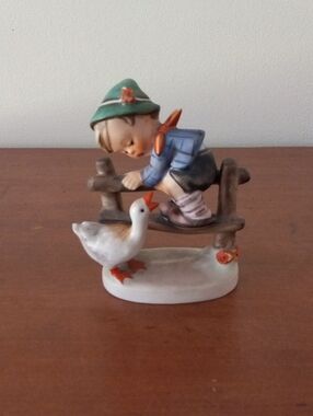 Goebel Hummel Porcelain Figurine "Barnyard Hero" #195 2/0